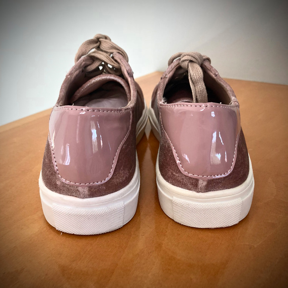 Catherine Malandrino NWT Mauve Velvet Platform Sneakers 8M - Picture 4 of 8
